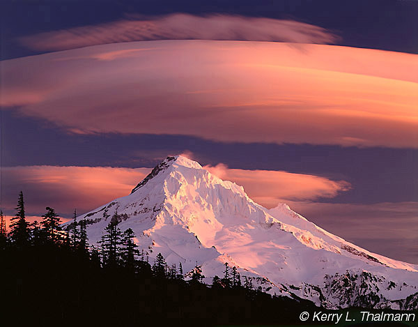 Mount Hood - Alpenglow and Lenticular Clouds (69k)